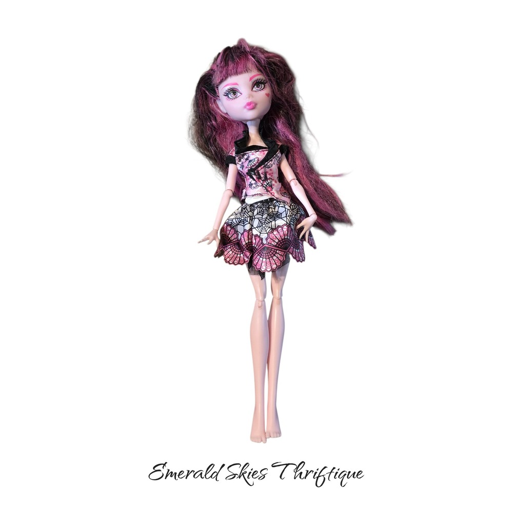 Monster High Exchange Student Draculaura 2008 with outfit, no shoes/accessories